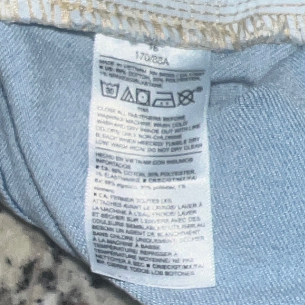 Old Navy High Rise WOW Jean Shorts Size 16 - Picture 4 of 4